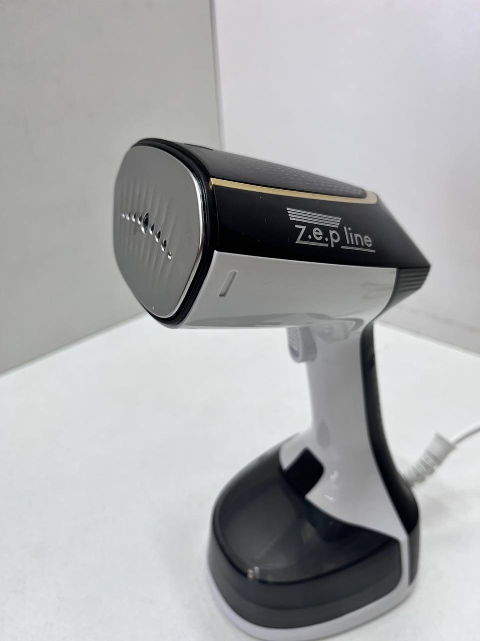 Вертикальний ручний відпарювач для одягу Zepline ZP-204 Чорний - Зображення 8